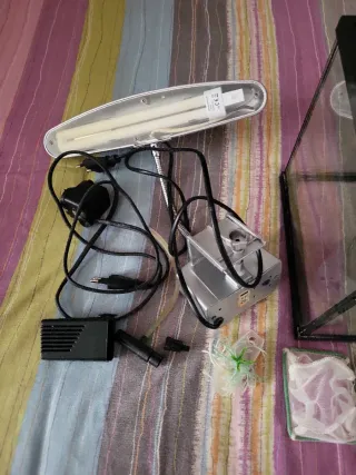 Acuario completo con accesorios. 34/ 19/ 21 alto