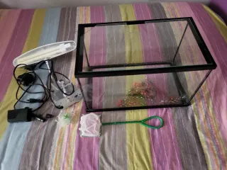 Acuario completo con accesorios. 34/ 19/ 21 alto