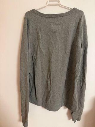 Sudadera Hollister gris con pedrería