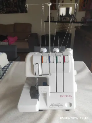 Máquina de coser overlock DONNA 844