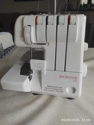 Máquina de coser overlock DONNA 844