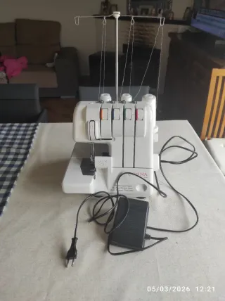 Máquina de coser overlock DONNA 844