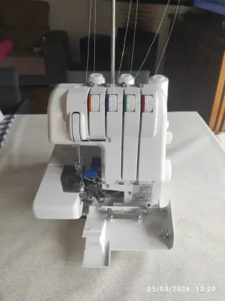Máquina de coser overlock DONNA 844