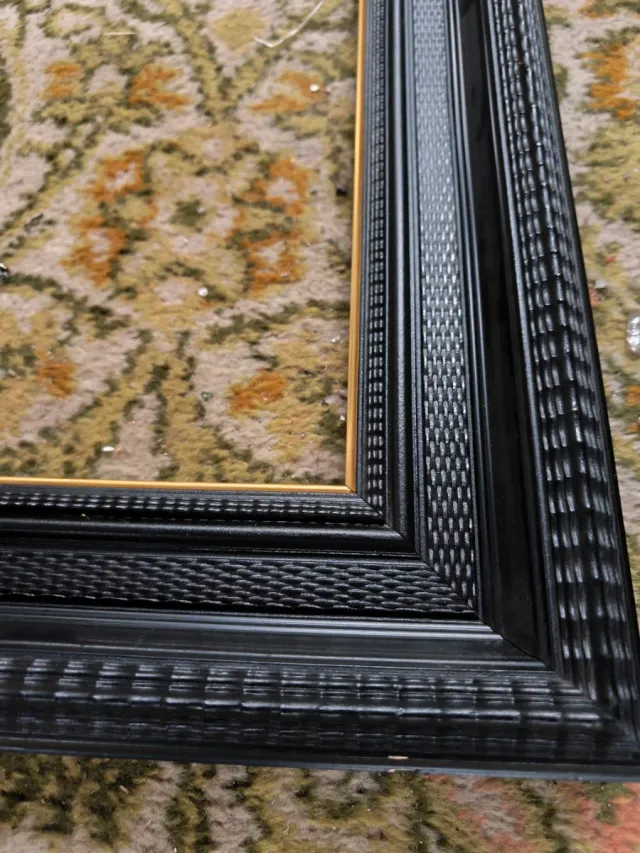 Cornice decorativa in legno nero