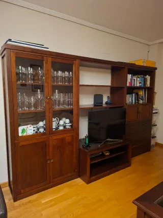 Muebles salón madera, con mesas