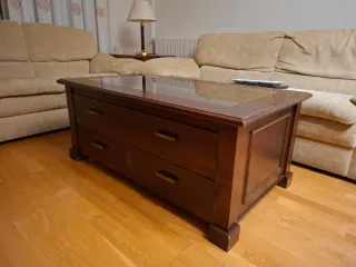 Muebles salón madera, con mesas