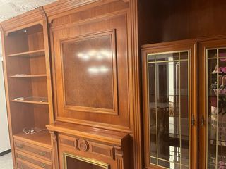 Librería de madera estilo clásico