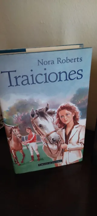 Lote 3 Novelas: Nora Roberts, Mary Higgins Clark,