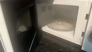 Microondas Taurus 20L 700W