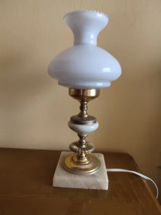 Lámpara antigua mármol metal cristal