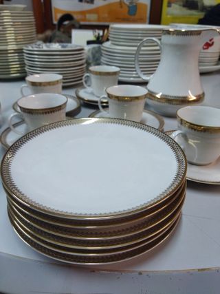 Juego de té porcelana filo dorado