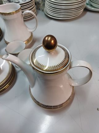 Juego de té porcelana filo dorado