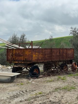 Remolque agrícola oxidado