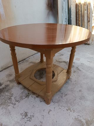 Mesa redonda de madera