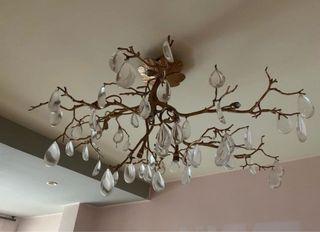 Lámpara techo de ramas doradas con lagrimas