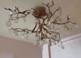 Lámpara techo de ramas doradas con lagrimas