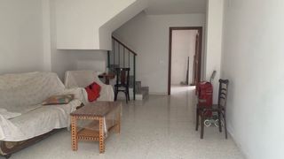 CASA ADOSADA EN ALBURQUERQUE BADAJOZ