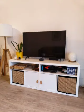 Mueble TV Ikea Kallax + accesorios