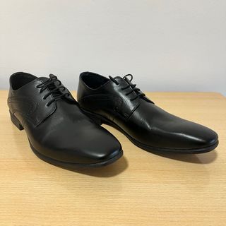 Zapatos de vestir negros Talla 42