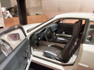 Porsche 944 Turbo Autoart 1/18 Blanco