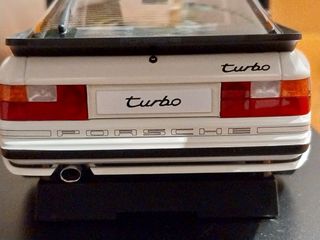 Porsche 944 Turbo Autoart 1/18 Blanco