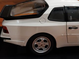 Porsche 944 Turbo Autoart 1/18 Blanco