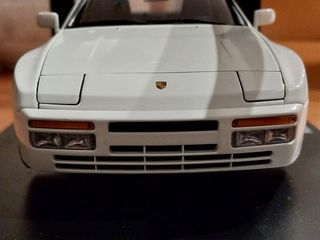 Porsche 944 Turbo Autoart 1/18 Blanco