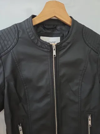 Cazadora polipiel negra