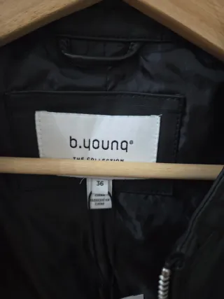 Cazadora polipiel negra