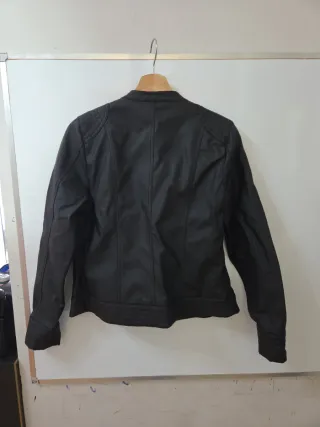 Cazadora polipiel negra