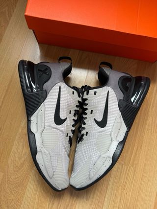 Zapatos Nike Gris y Blanco