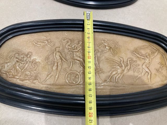 Decoración pared clásica beige y negra