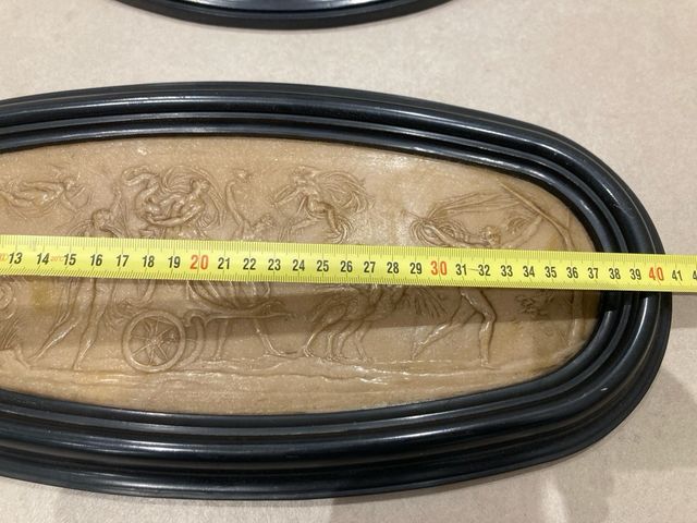 Decoración pared clásica beige y negra