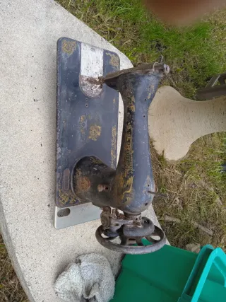 Cabeza de máquina de coser antigua