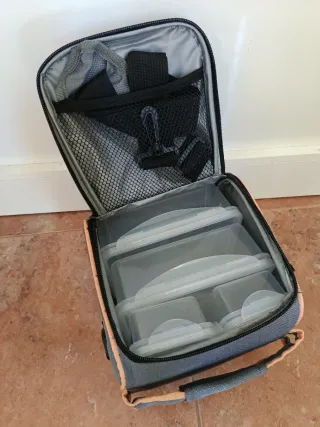 Nevera portátil con 4 tuppers