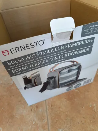 Nevera portátil con 4 tuppers