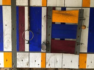 Escultura de Palets Pintados Multicolor