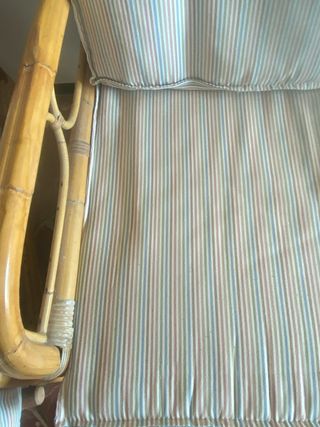 Divano 2 posti e 2 poltrone in rattan.