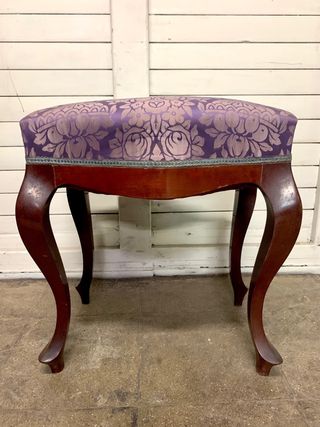 Banqueta antigua de piano.