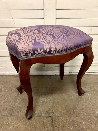 Banqueta antigua de piano.