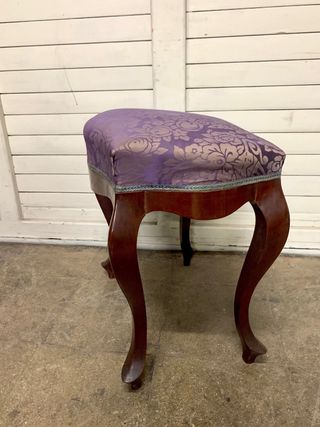 Banqueta antigua de piano.