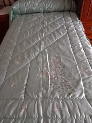 Edredón de satén verde