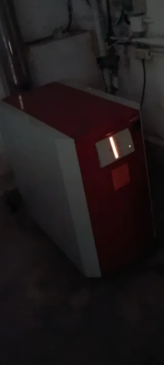 Caldera gasoil roja y blanca