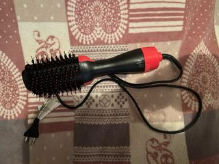 Asciugacapelli nero e rosso