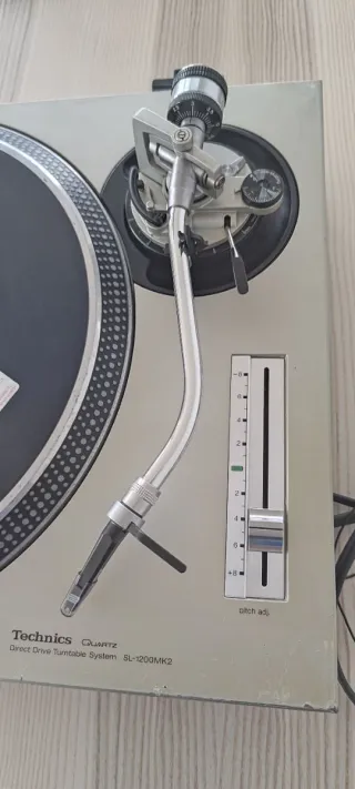Technics SL-1200 MK2