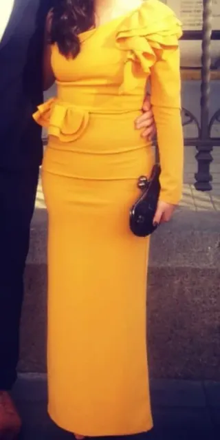 Vestido largo mostaza