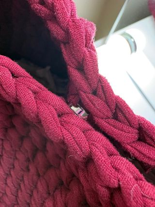 Borsa a mano in maglia bordeaux