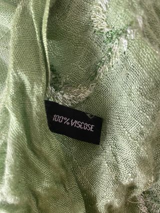 Fular verde viscosa con flores