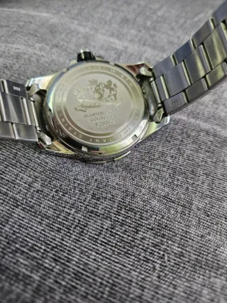 Reloj Festina Quartz Negro y Plateado