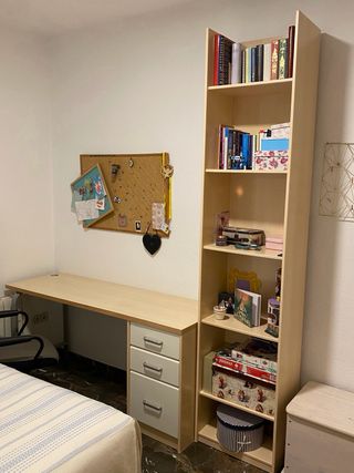 Armario 3 puertas madera, estantería y escritorio